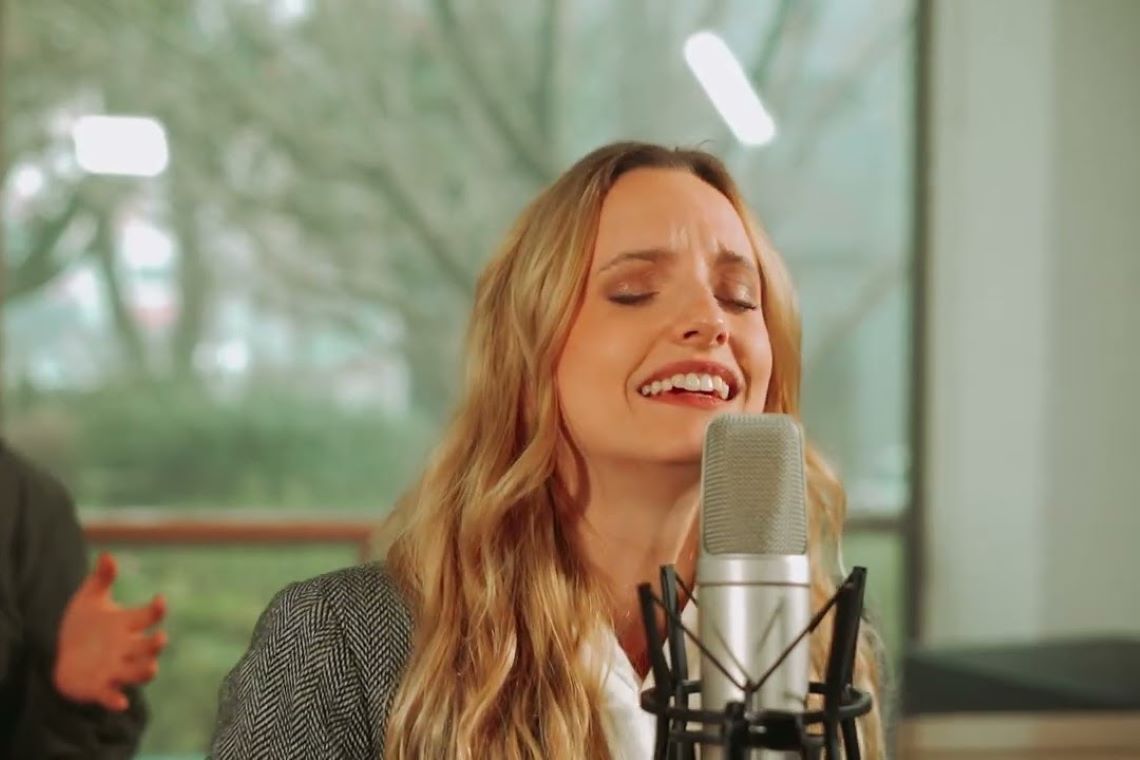 Priscila Matiesco presentó “Santo Espíritu”