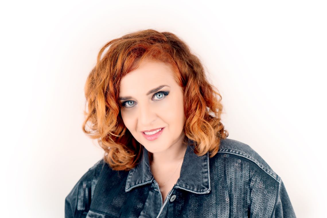 Con nuevo libro y nuevas canciones, Raquel Reguera prepara su visita a la Argentina